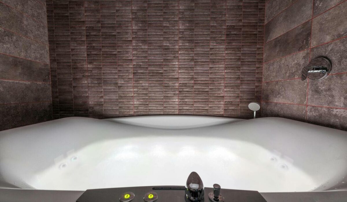 How Does a Jacuzzi System Work?