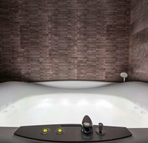 How Does a Jacuzzi System Work?