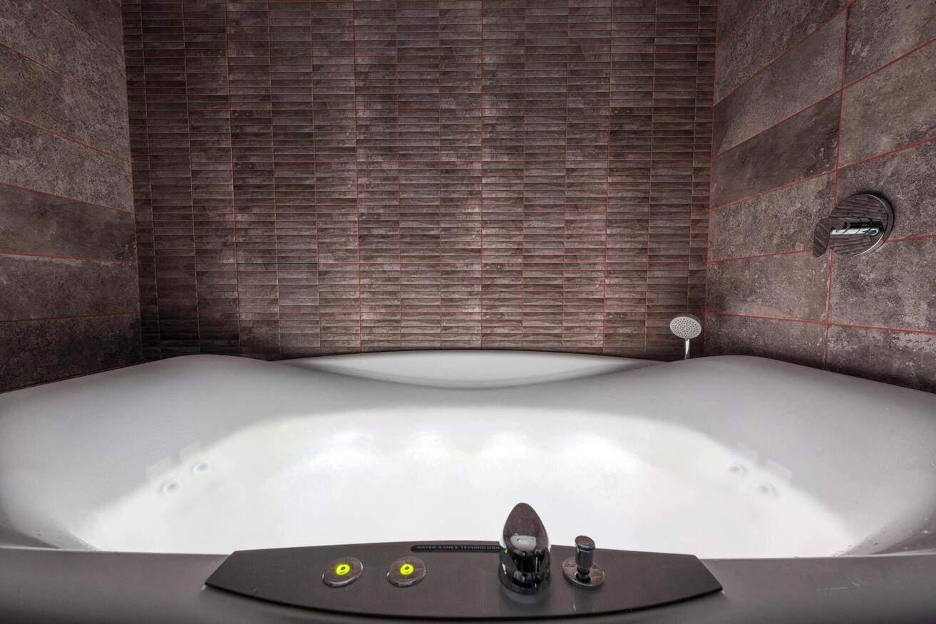 How Does a Jacuzzi System Work?