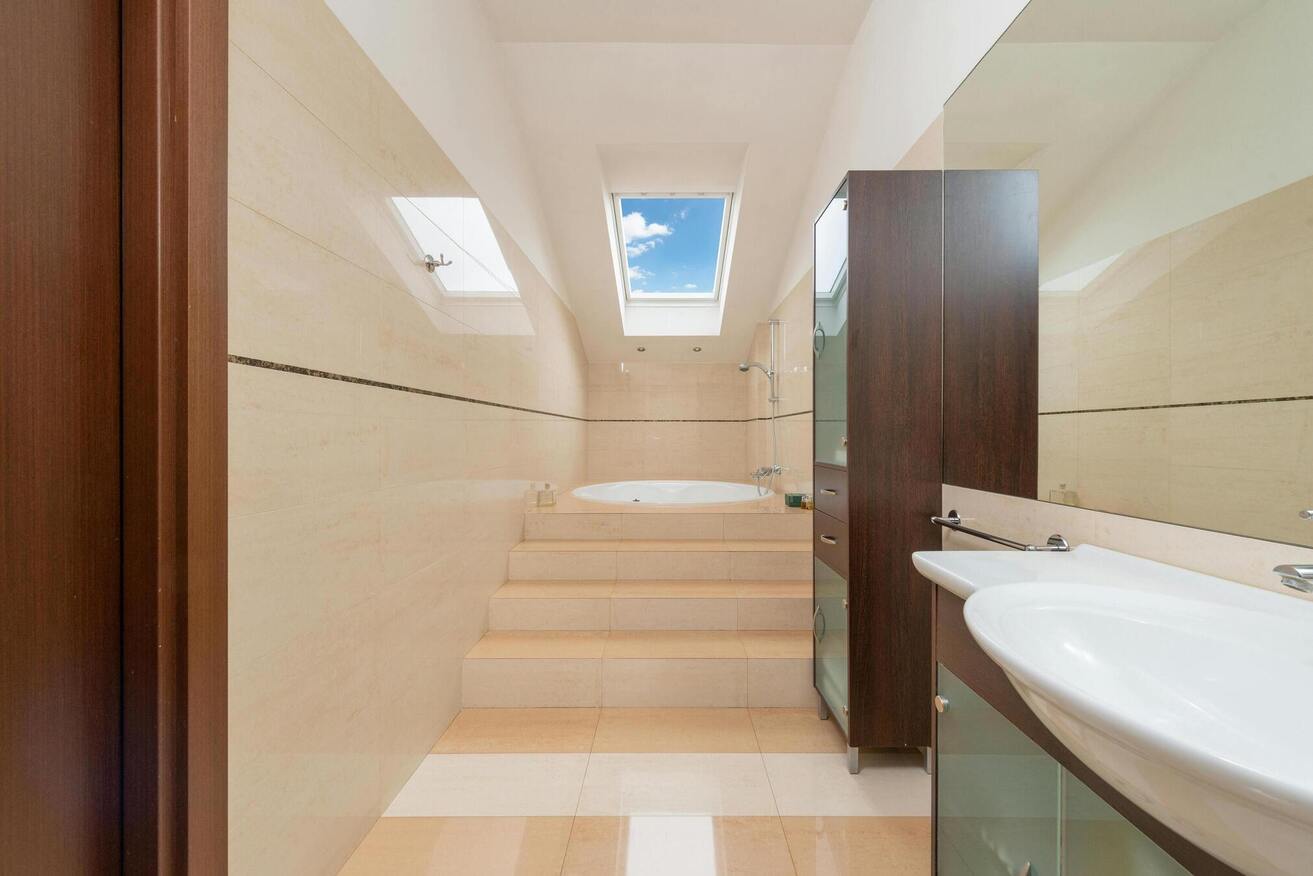 How Does a Jacuzzi System Work?